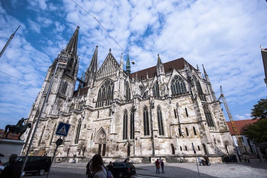 Regensburg: Private Walking Tour With Professional Guide - Schloss Thurn und Taxis: seeing authority that still lives in the building