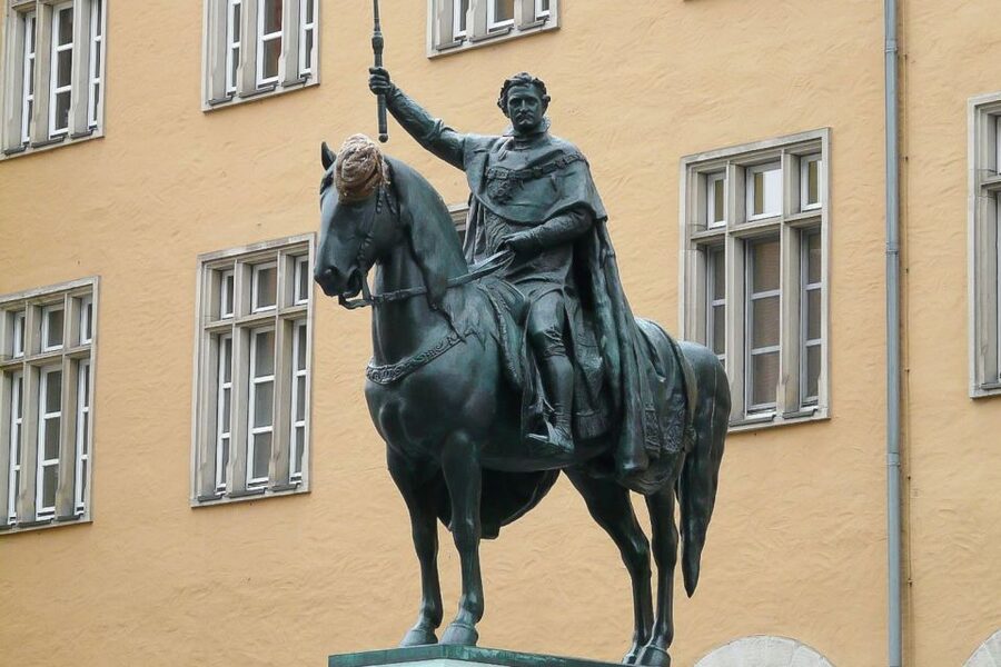 Regensburg: Private Walking Tour With Professional Guide - What the guide does best: lively facts that connect centuries