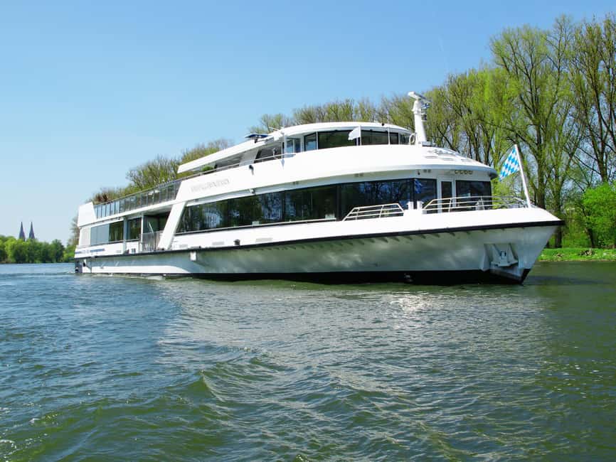 Regensburg: Sightseeing Cruise to Walhalla - Getting on board at Historische Wurstkuchl or Historische Wurstküche