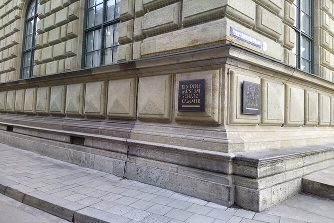 Residence Munich Private Tour including entrance ticket - Why private means better questions, not just better photos