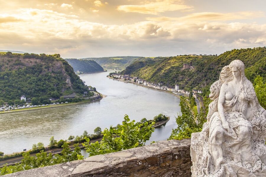 Rhine Valley: Half Day Tour from Frankfurt - What guides actually do here, and why it matters