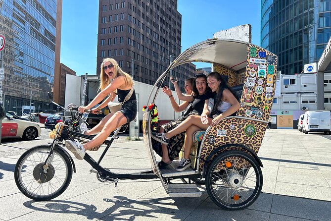 Rickshaw Sightseeing City Tours Berlin - Rikscha Tours - What you get on board: Wi-Fi, blankets, and a guide who helps you shoot photos