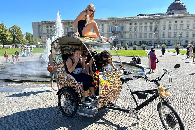 Rickshaw Tours Berlin - Groups of up to 16 people with several rickshaws - Gropius Bau: a cultural pause that keeps the route interesting