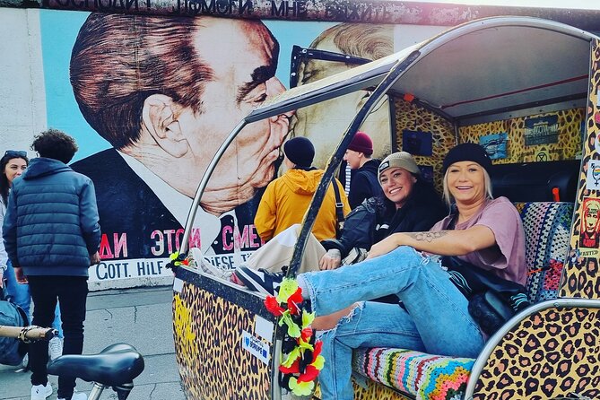 Rickshaw Tours Berlin - Groups of up to 16 people with several rickshaws - Gendarmenmarkt and the cathedral-and-concert hall vibe
