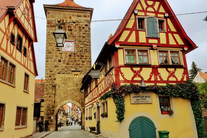 Romantic Road Exclusive Private Tour from Munich to Rothenburg ob der Tauber - Nordlingen in a meteorite crater, with a walkable city wall