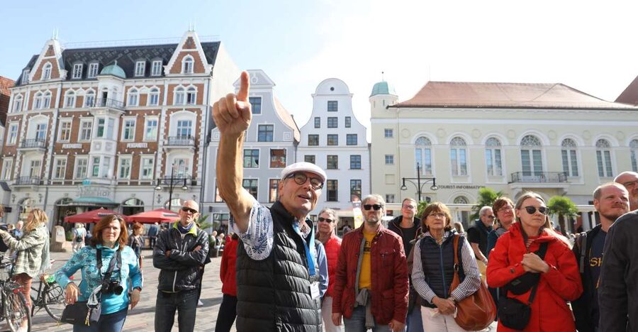 Rostock: Guided tour of the historic city center - The Town Hall stop that anchors your understanding