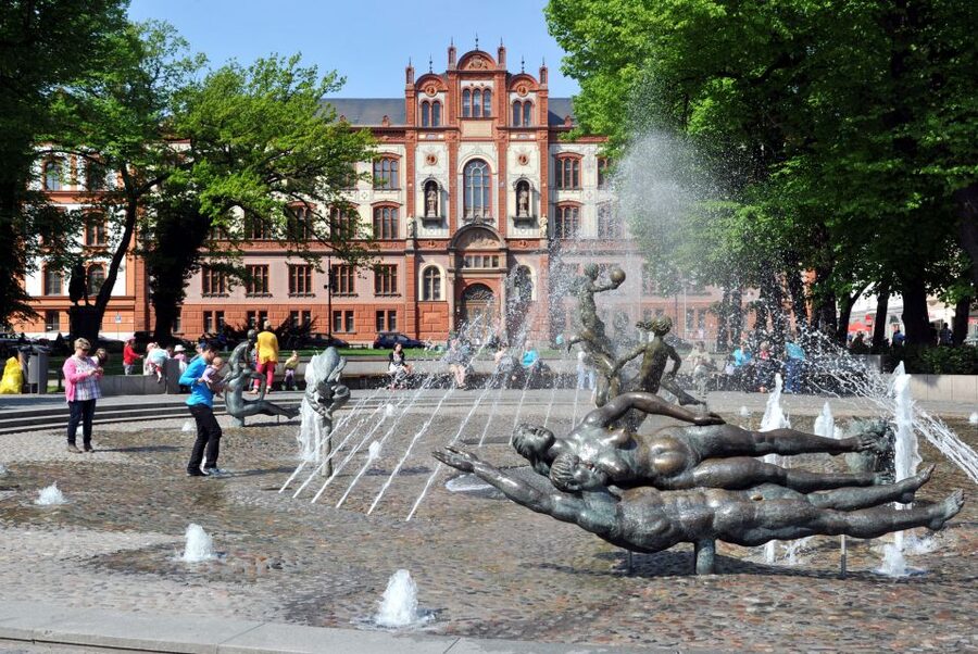 Rostock: Guided tour of the historic city center - How the guide turns buildings into stories