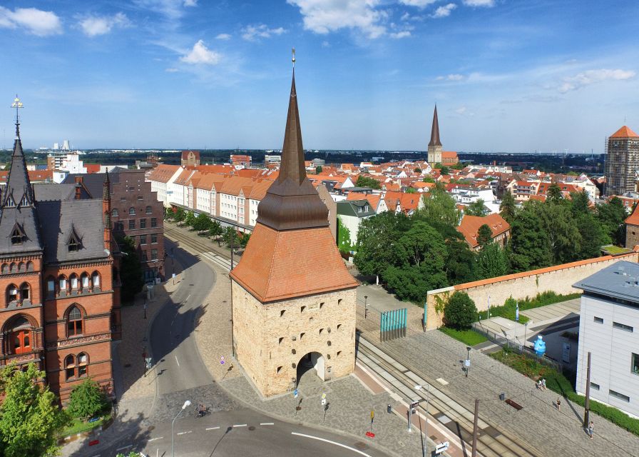 Rostock: Guided tour of the historic city center - Starting where locals begin, Tourist-Information Rostock