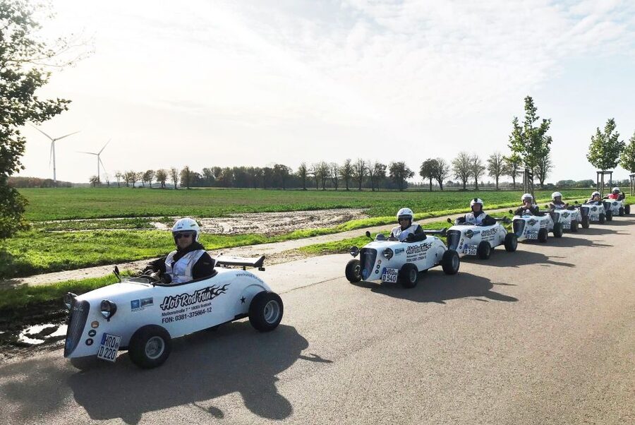 Rostock: Hot Rod Sightseeing Tour to Warnemünde - The first minutes: safety checks and what driving feels like