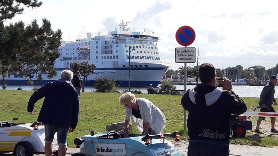 Rostock: Hot Rod Sightseeing Tour to Warnemünde - Chasing the coast along the Warnow River: where the views turn scenic