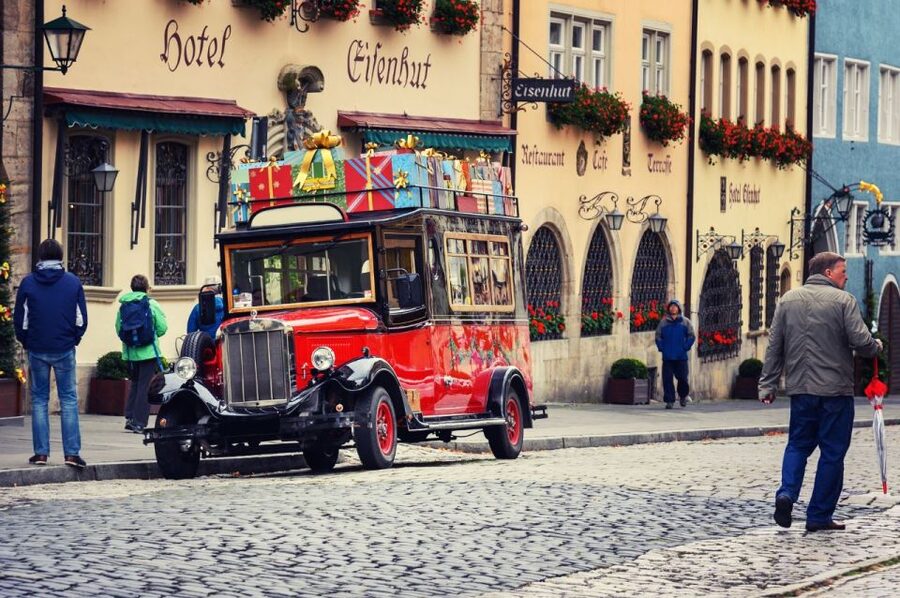 Rothenburg ob der Tauber: Private Guided Walking Tour - Church of St. James: how religion shaped the street scene