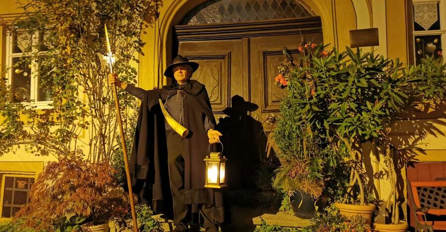 Rothenburg: Private Night Watchman Tour - Meeting point, pickup options, and how the tour starts in character