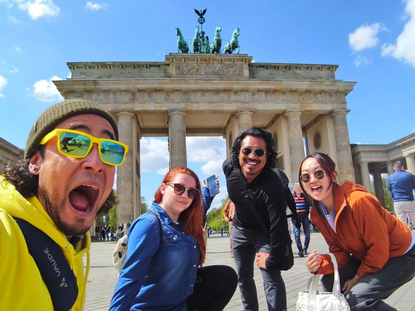 Rude Bastards Tour of Berlin - Finding the Guide at Potsdamer Platz 10 With the Yellow Flag