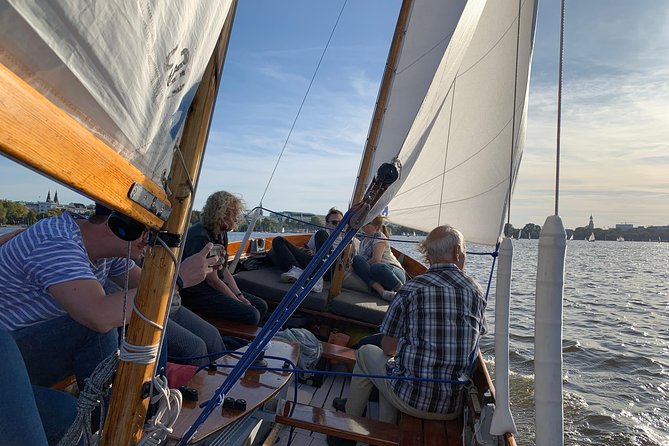 Sailing trip on the Hamburg Outer Alster - The boat: a wooden two-master from the 60s