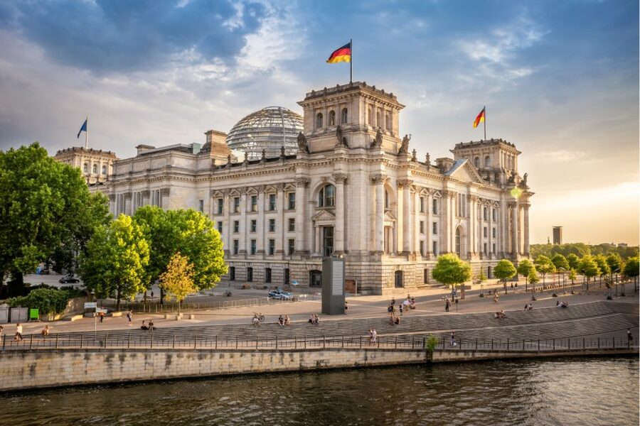 Scavenger Hunt through Berlin's Government District - Memory sites on Straße des 17. Juni, including Holocaust Memorial