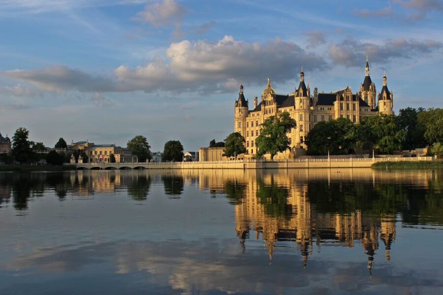 Schwerin: City Highlights Guided Tour - Where the tour begins, and how you’ll actually move through Schwerin