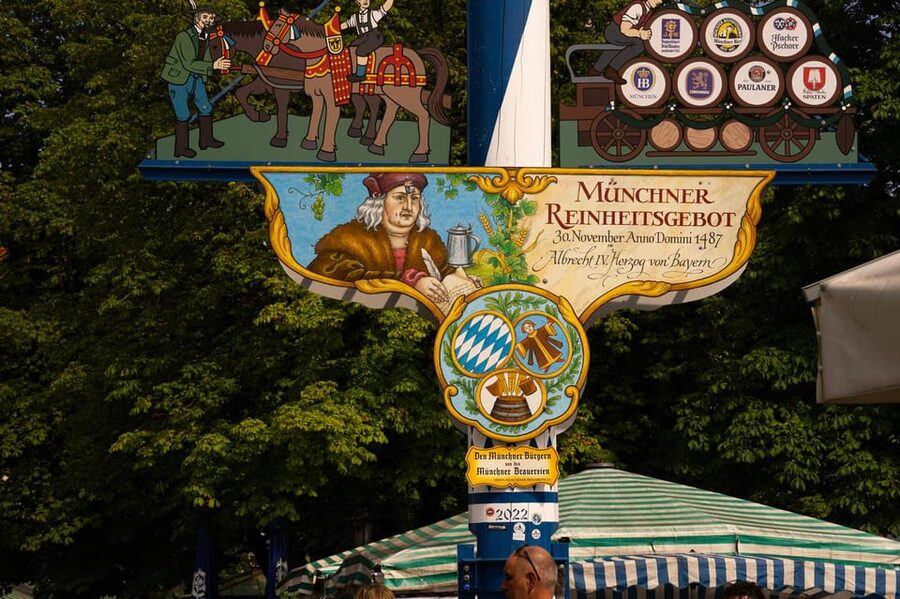 Short & sweet: Tasting the Viktualienmarkt - Meeting at Marienplatz and getting your bearings fast
