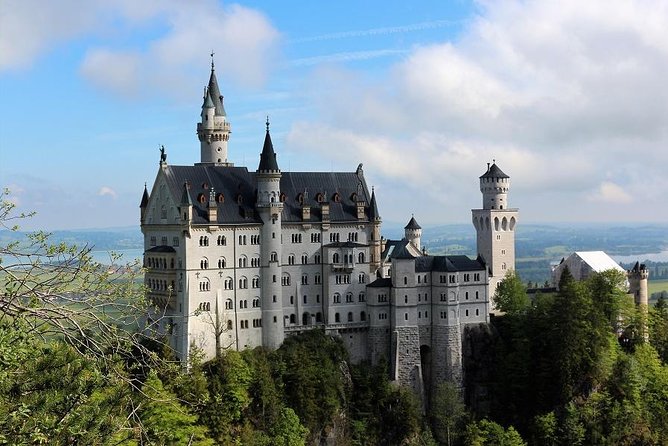 Skip the Line: Neuschwanstein Castle Private Tour From Füssen or Hohenschwangau - Marienbrücke photo stop, and what happens in winter