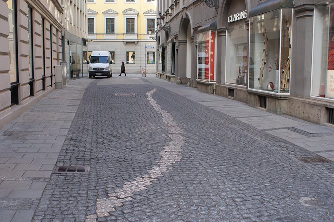 Small-Group 2-Hour Munich and The Third Reich Walking Tour - Odeonsplatz and the 1923 gun battle of the Beer Hall Coup
