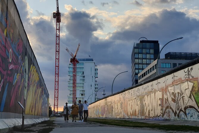 Small Group Walking Tour of East Berlin with a French Guide - East Side Gallery Finale: The Longest Standing Wall Stretch as an Open-Air Storyboard
