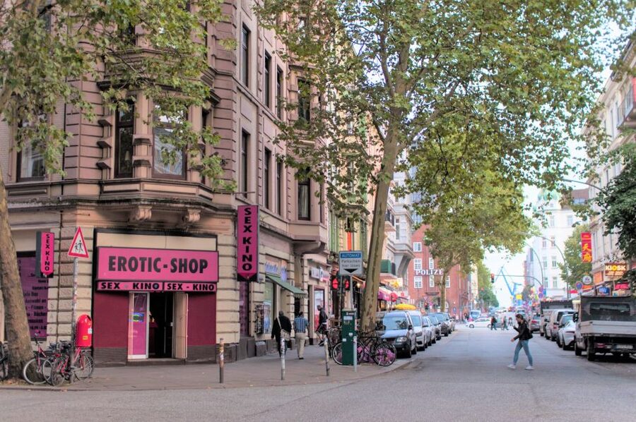 St. Pauli: Guided Food Tour with 5 Tastings - Where it ends near Reeperbahn, and how to keep the momentum