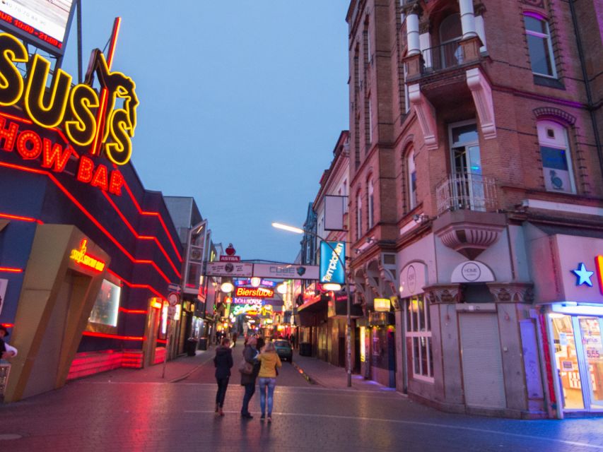 St. Pauli Tour: Drag-Attack with Barbie Stupid & Lee Jackson - Reeperbahn to Große Freiheit: Where the Walk Gets Real