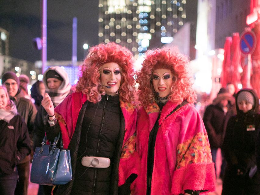 St. Pauli Tour: Drag-Attack with Barbie Stupid & Lee Jackson - Davidwache Police Station: The Spotlight vs. Flashing Blue Lights Lesson