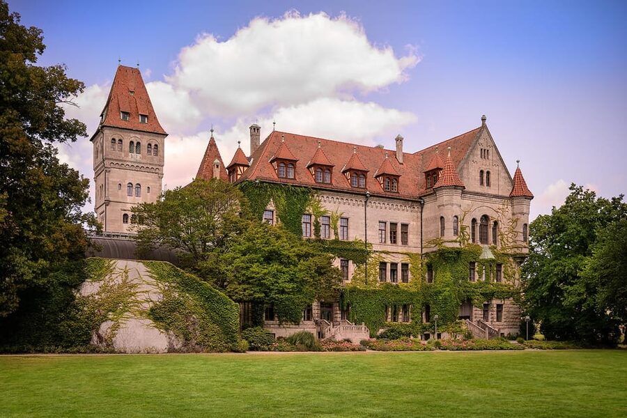 Stein: Guided tour of Count von Faber-Castell's castle - First Impressions Outside: Romanesque Arches and the Castle’s Medieval Feel