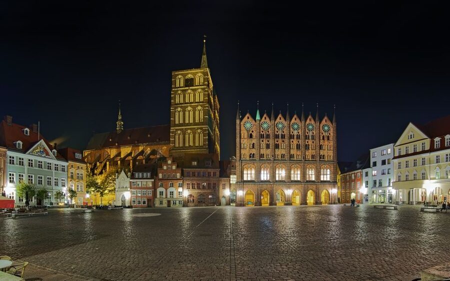 Stralsund: Old Town Evening Tour with a Night Watchman - Who this night tour is best for (and who should skip it)