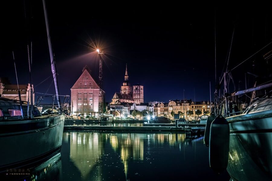 Stralsund: Old Town Evening Tour with a Night Watchman - Planning tips so you enjoy the walk more