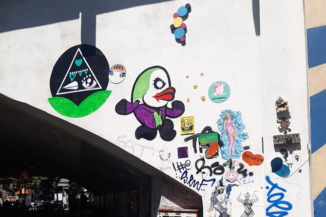 Street Art Tour Cologne Ehrenfeld - Stop 1 in Cologne-Ehrenfeld: from welcome briefing to wall-reading skills