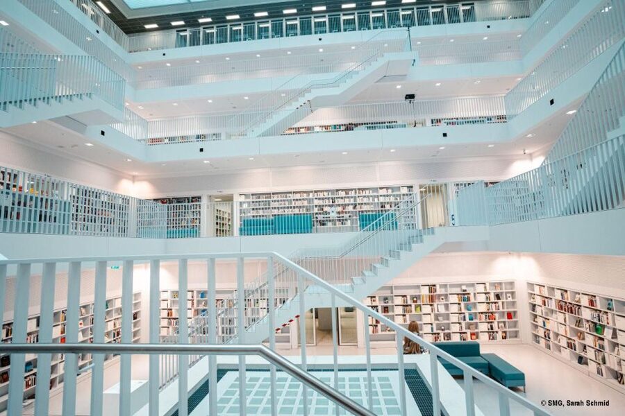 Stuttgart city library - an architectural tour - Finding the entrance across from Milaneo and getting oriented fast