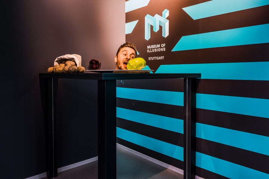 Stuttgart: Museum of Illusions Entry Ticket - The photo-friendly side of illusions, and why your smartphone matters