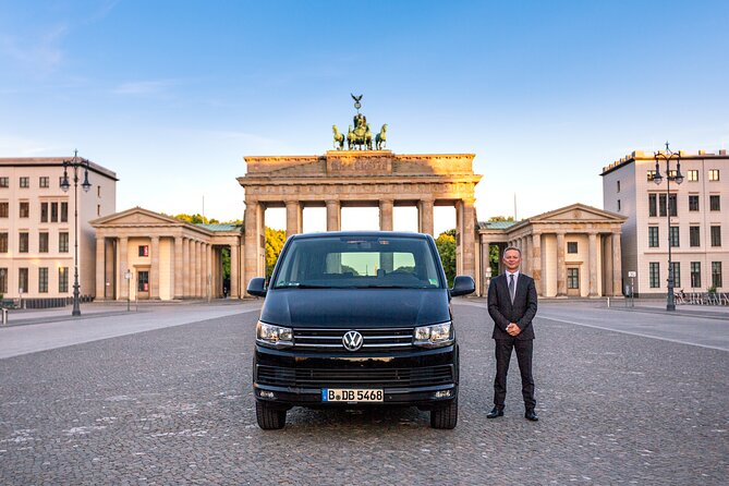 The Best Private Berlin Tour with a Car, Tour Guide and Pick up - Why a private Berlin car tour makes history easier