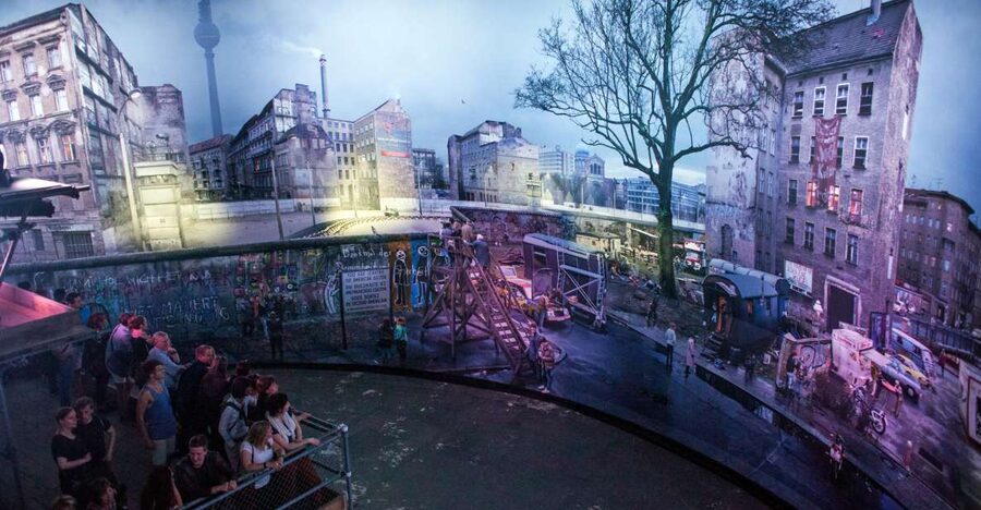THE WALL: asisi Panorama Berlin Ticket - Kreuzberg on a fictitious autumn day in the 1980s