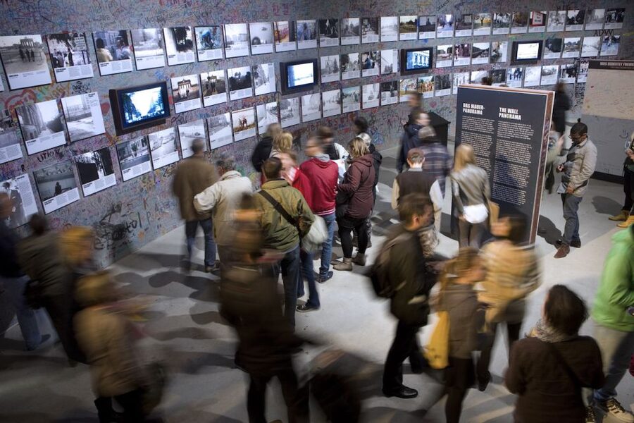 THE WALL: asisi Panorama Berlin Ticket - The documentary on Yadegar Asisi: the art process matters