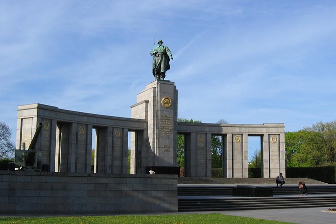 Tours & Sightseeing in English of Berlin, Potsdam and Sachsenhausen - Where the speeches happened: Kennedy, Reagan, and Hitler in the same arc