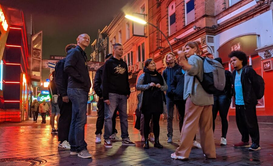 True Crime-Quiztour – kultige Tatorte & knifflige Fragen - Walking through St. Pauli with real cases from 100 years