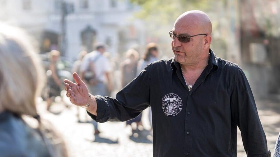 Uncle Jan's Neighborhood Tours - Reeperbahn and St. Pauli Photo Stops: How to Look Like You Mean It