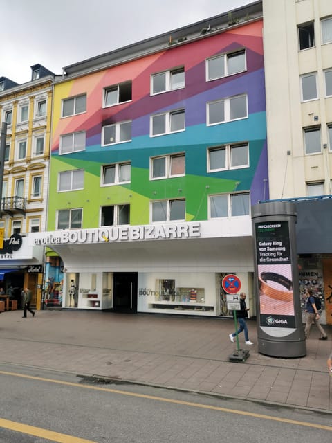 Uncle Jan's Neighborhood Tours - Dancing Towers and Große Freiheit: The Neighborhood’s Stage Props