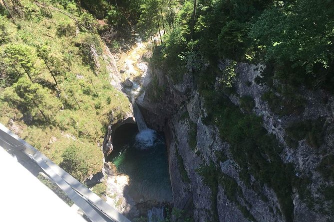 VIP Day Trip Neuschwanstein and Linderhof Castle from Munich - The VIP coach experience: comfort plus snacks that actually help