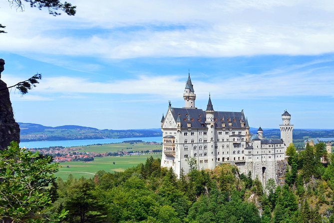 VIP Day Trip Neuschwanstein and Linderhof Castle from Munich - Morning start in Munich: being on time is half the win