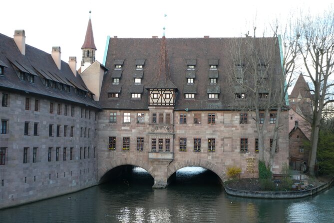 Walking tour Nuremberg - Der Schöne Brunnen: Gothic Art and a Legend in One Spot