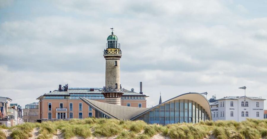 Warnemünde: Guided Walking Tour - Bannhofsbrücke and the old river: where the town connects