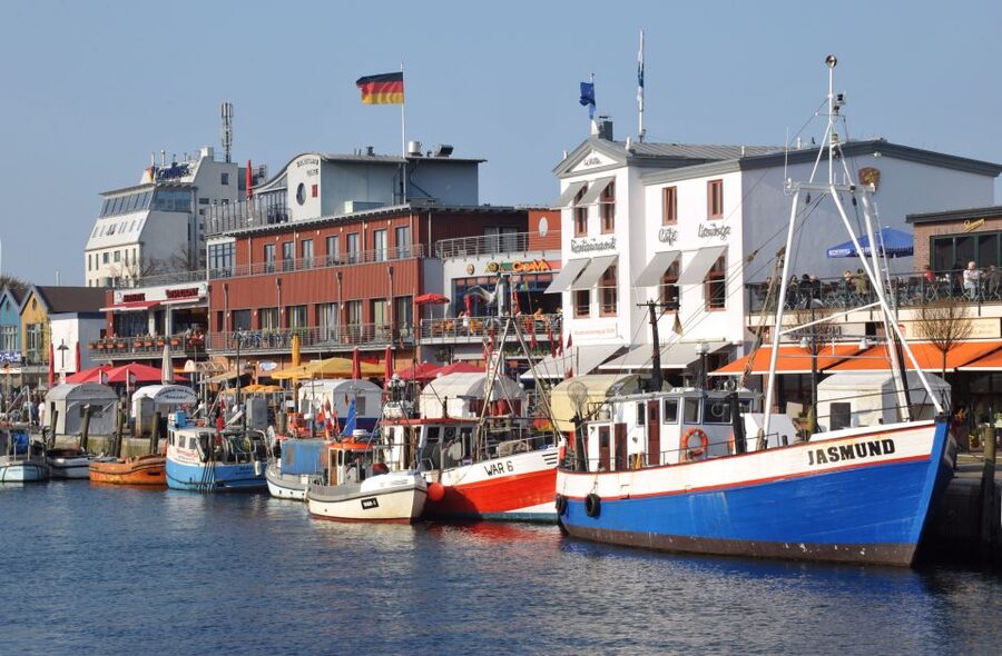 Warnemünde: Guided Walking Tour - Fishermen alleys and the traditions behind the coastline