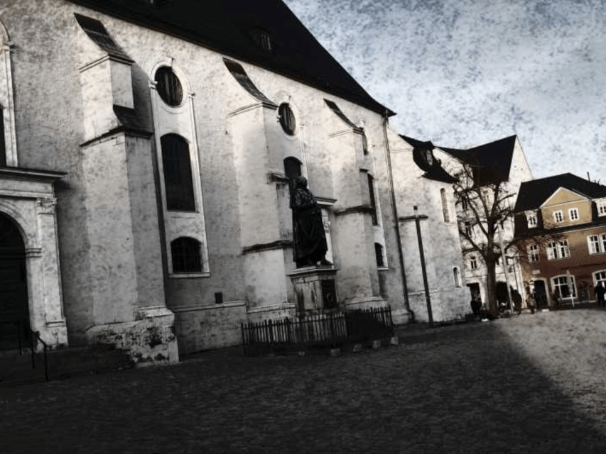 Weimar: DunkelWeimar, true crime citytour and game - Walking the 3 km route through the center and city park