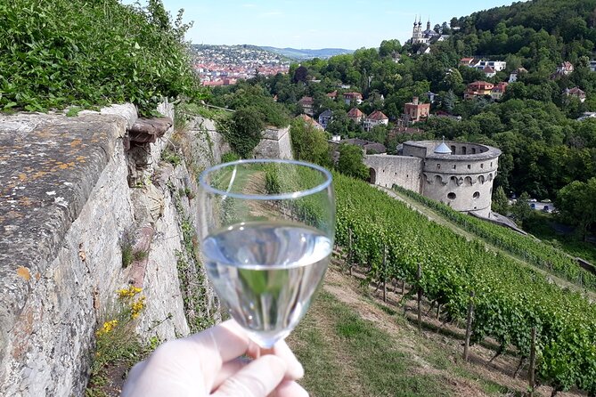 Wine rally in Würzburg with tasting - The welcome glass: Frankensecco first, wine knowledge second