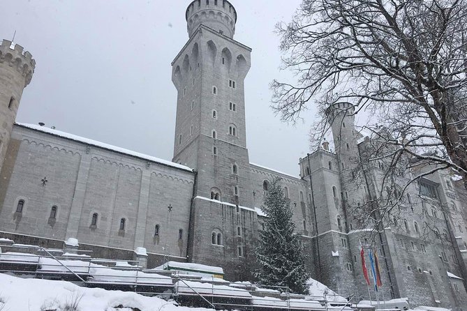Winter Tour to Neuschwanstein Castle from Munich - Oberammergau on the way: painted facades without the hassle
