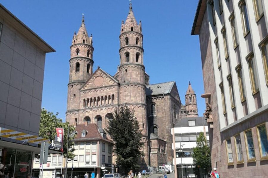 Worms: Historic Walking Tour With Heike - Meeting at the Dom Entrance: Where the Tour Sets Its Tone