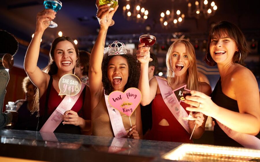 Würzburg: Bar & Club Tour with free Shots & VIP entry - The 4-hour run of bars and one club